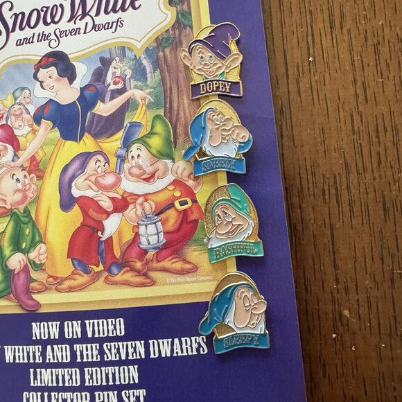 Vintage Disney Snow White & the 7 Seven Dwarfs Limited Edition 8 Collector Pins - Picture 3 of 3